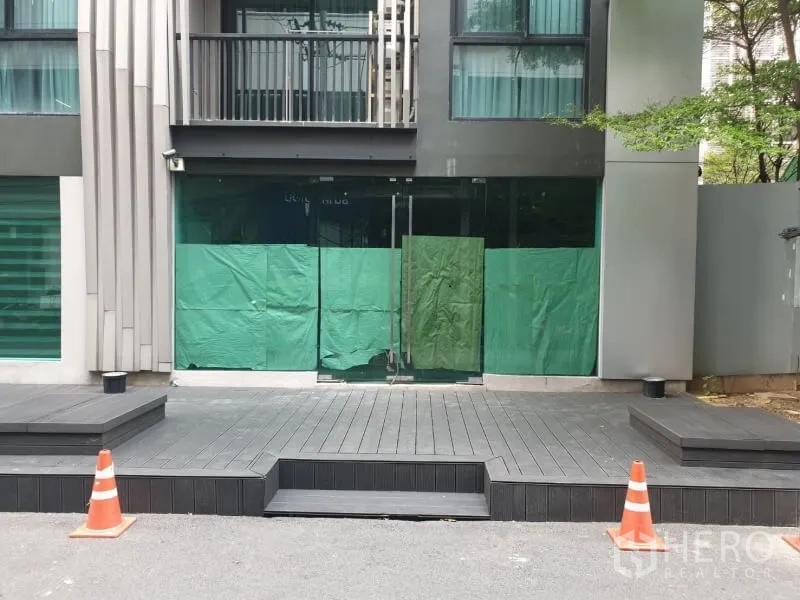 Retail Space for rent in Watthana, Bangkok - Modern building facade with glass entrance and raised deck suitable for signage.