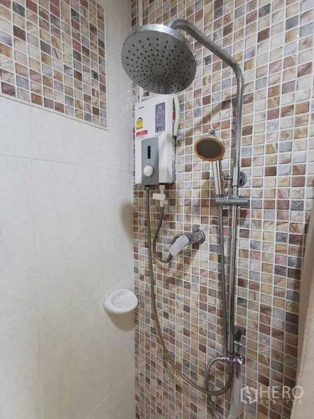 Townhouse for rent in Chatuchak, Bangkok - Close-up of rain shower and water heater mounted on mosaic wall.