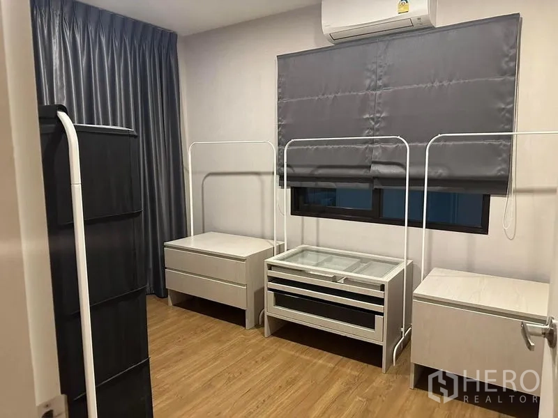 Detached House for rent in Bang Phli, Samut Prakan - Spare room with wood flooring, air-conditioner and storage units by the window.