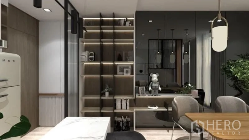 公寓 出租在Watthana, Bangkok - 置物墙与镜面墙对向客厅与用餐区。