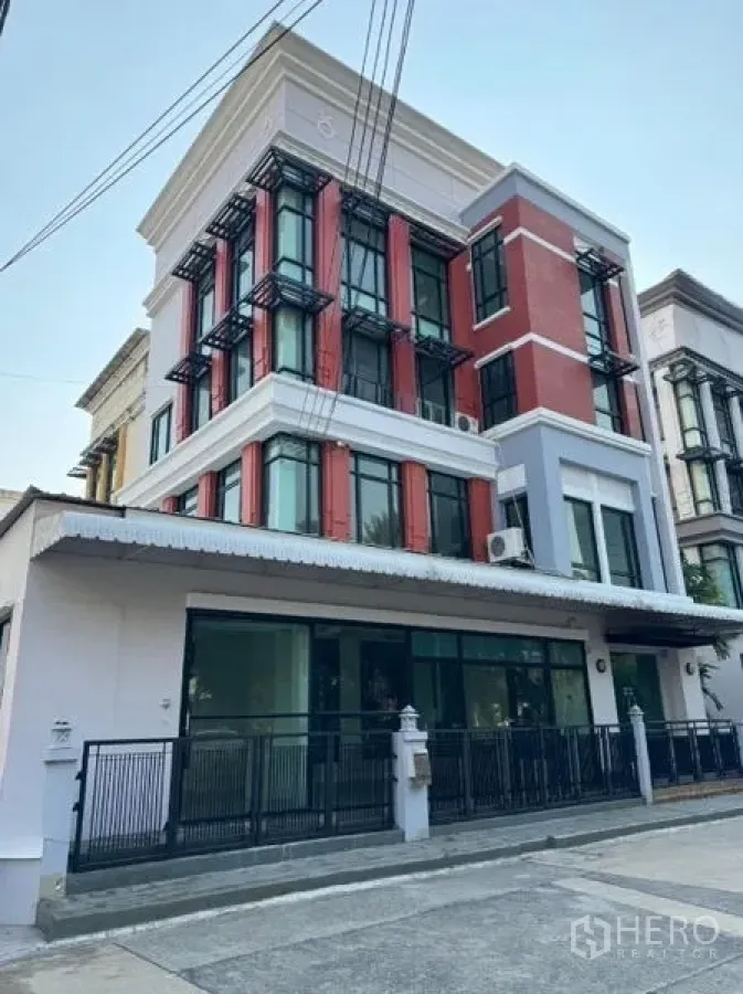 Office Space for rent in Bang Kho Laem, Bangkok - Street view of a contemporary four-storey office building with a secure fence.