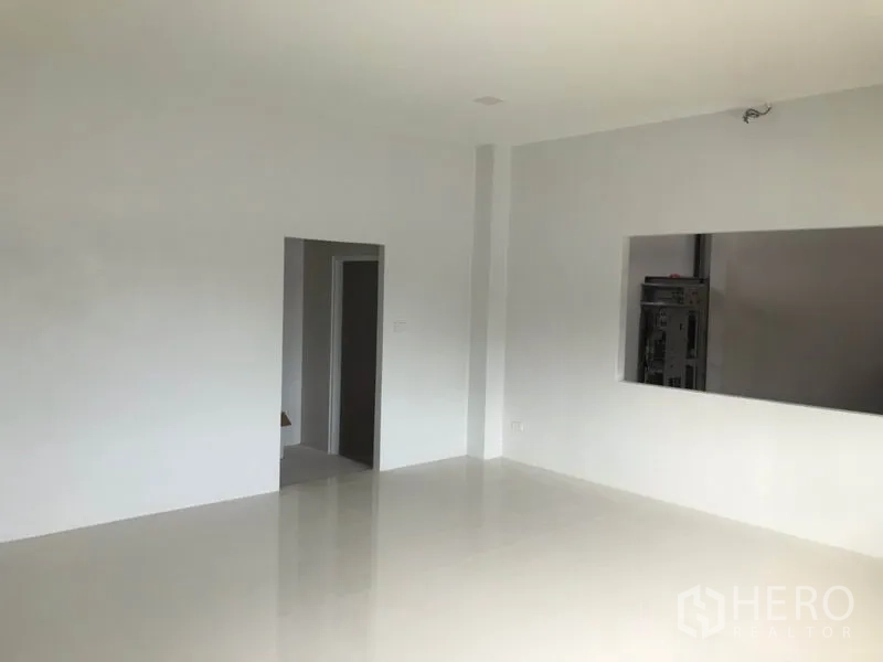Factory for rent or sale in Mueang Samut Sakhon, Samut Sakhon - Clean office space inside the factory with white walls and a viewing window to the warehouse.