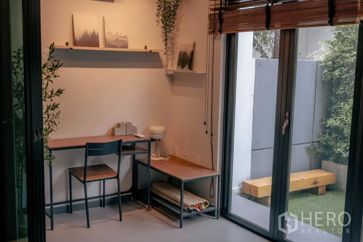 Detached House for rent or sale in Bang Phli, Samut Prakan - Compact home office beside sliding doors opening to the garden.