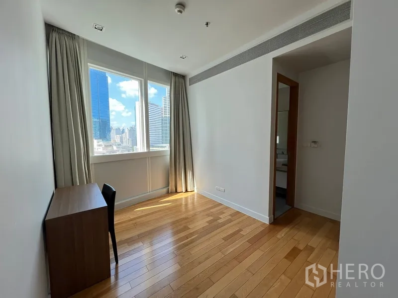Condominium for rent in Khlong Toei, Bangkok - Flexible third bedroom or study with desk, ensuite access and natural light.