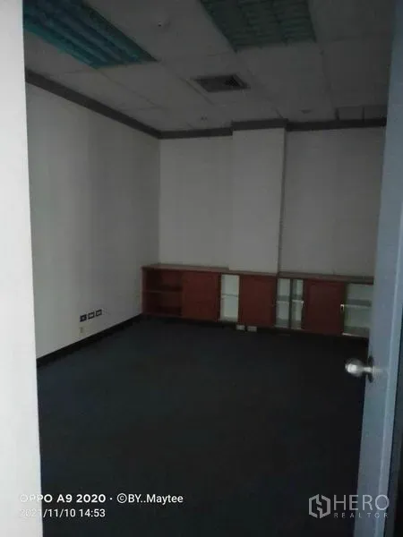 Office Space for rent in Watthana, Bangkok - Compact private office with carpeted floor, base cabinetry and acoustic ceiling panels.