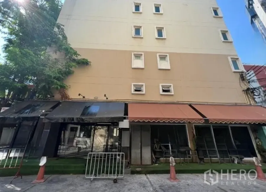 Retail Space for rent in Bang Rak, Bangkok - Street-level retail frontage with awnings at a mid-rise building in Silom.