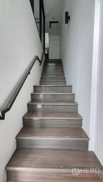 Home Office for rent - Straight staircase with wooden steps and handrail to upper floors.