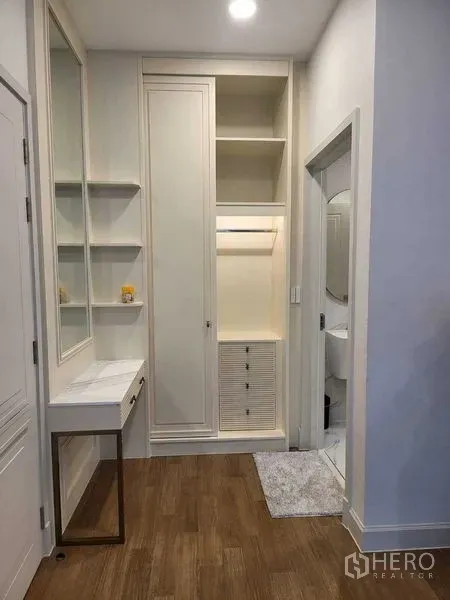 Detached House for rent in Saphan Sung, Bangkok - Built-in cabinetry with vanity beside an ensuite bathroom entrance.