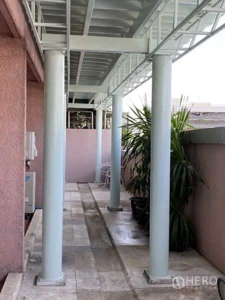 Condominium for rent in Bang Rak, Bangkok - Covered outdoor utility terrace with columns, tiled floor and planters.