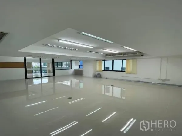 Office Space for rent in Suan Luang, Bangkok - Spacious open-plan office with glossy tile floors and ceiling strip lights.