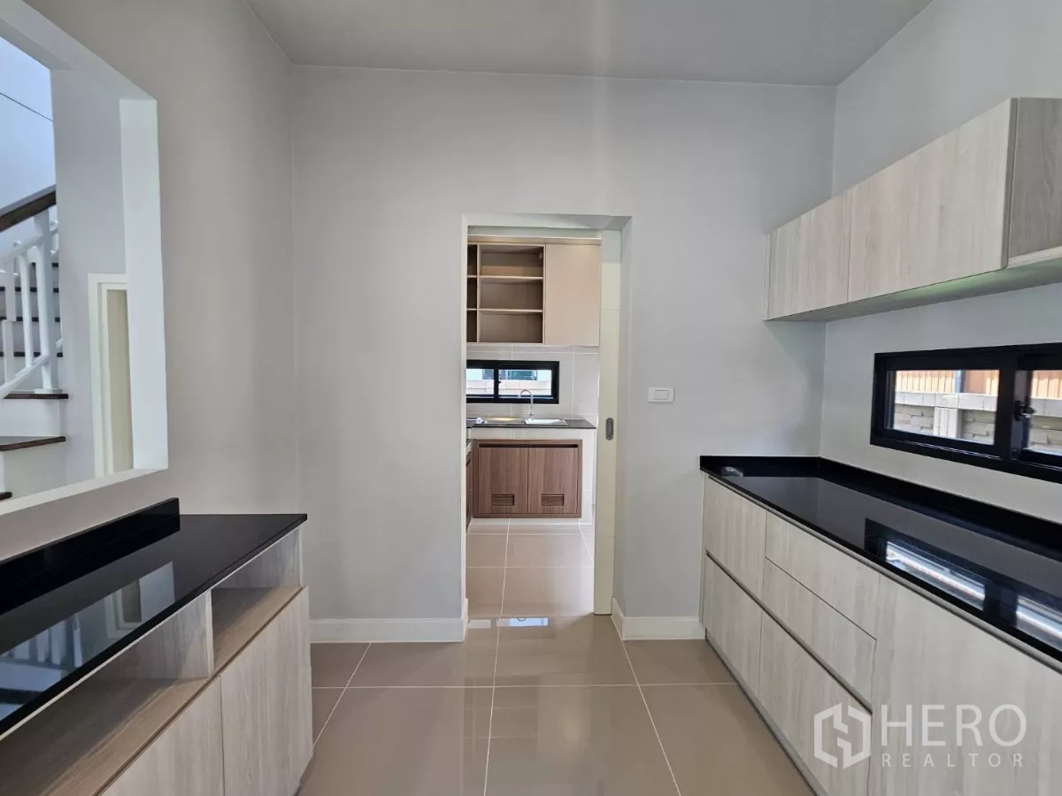 Detached House for sale in Lam Luk Ka, Pathum Thani - Pantry with black stone countertops and built-in cabinets.