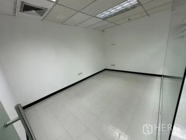 Office Space for rent in Chatuchak, Bangkok - Private meeting room with glass door, white walls and built-in ceiling lights.