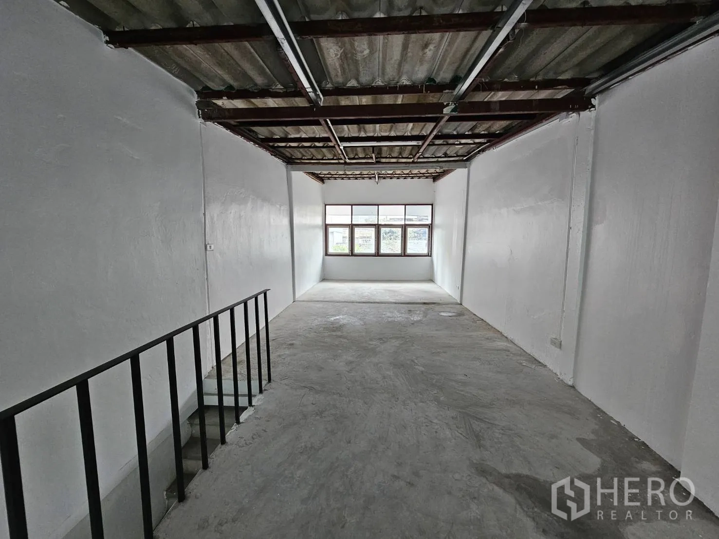 Home Office for rent in Khlong Toei, Bangkok - Upper level with exposed roof structure and a windowed frontage.