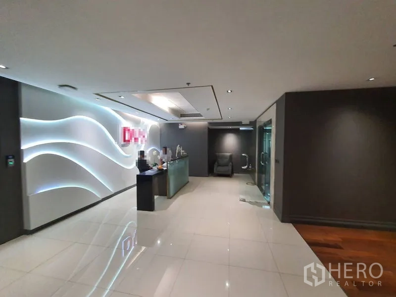 Office Space for rent in Watthana, Bangkok - Modern reception lobby with glossy tiles and an illuminated feature wall.