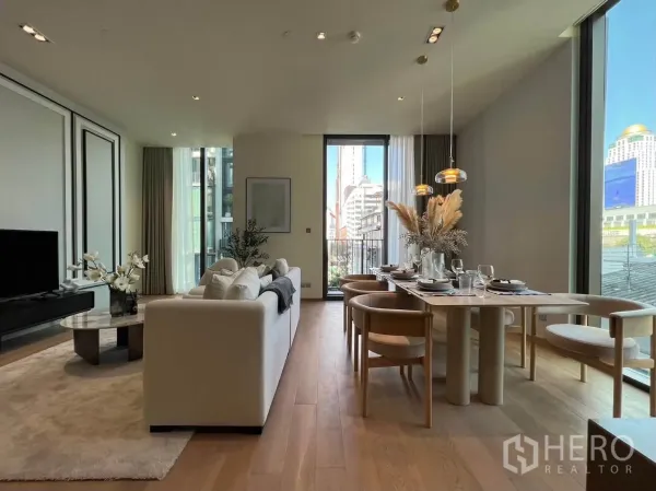 Condominium for rent in Pathum Wan, Bangkok - Dining area by the balcony with pendant lights and city skyline outlook.