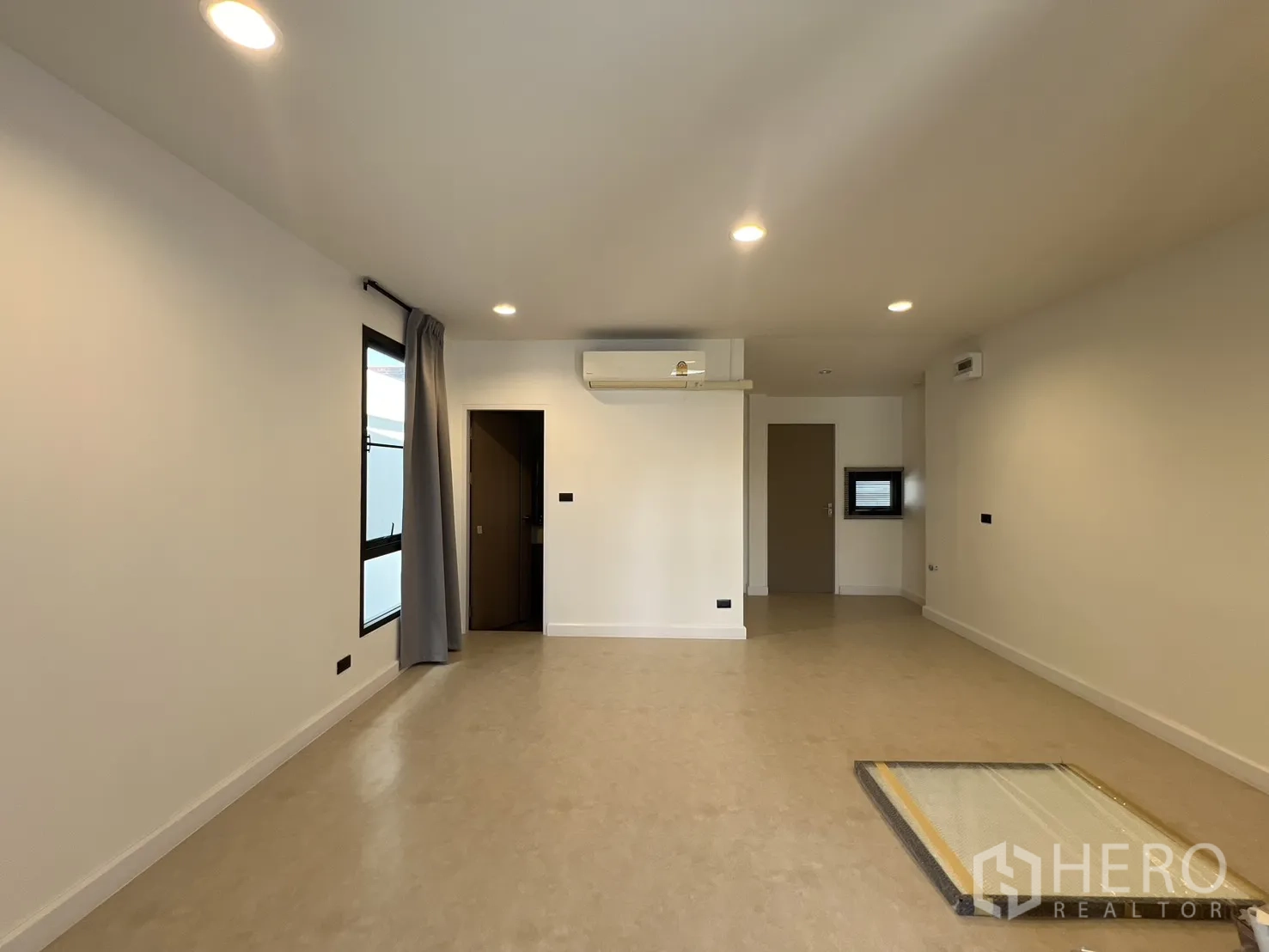 Property Image #14 for property HRE00132