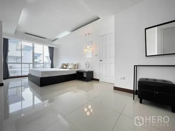 Condominium for rent in Khlong Toei, Bangkok - Master bedroom with floor-to-ceiling windows, bedside tables and glossy tiled floors.