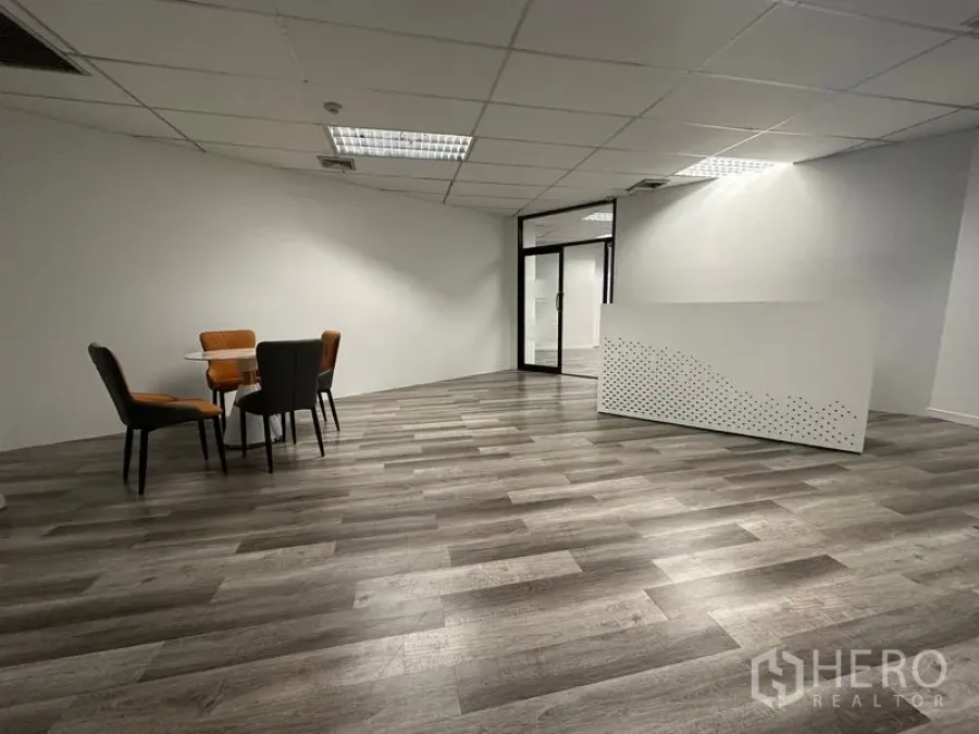 Office Space for rent or sale in Din Daeng, Bangkok - Lobby with reception counter and casual seating near glass doors in minimalist style.