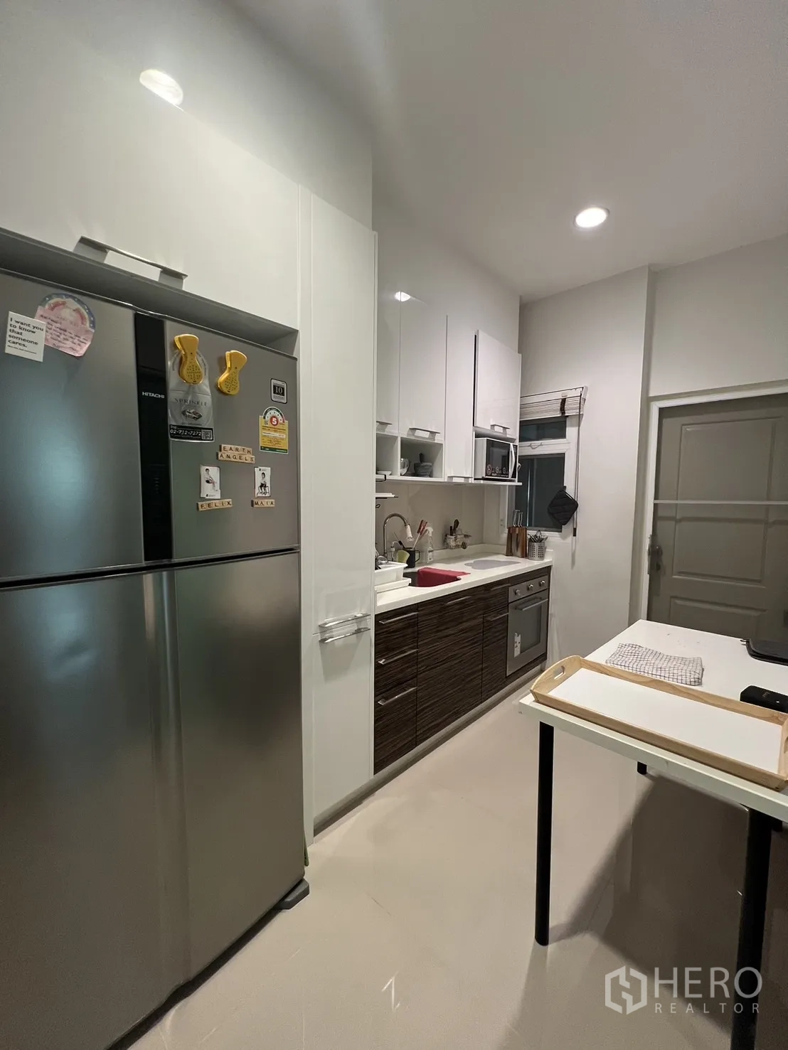 Detached House for rent or sale in Saphan Sung, Bangkok - Western kitchen with built-in cabinets, oven and tall refrigerator.