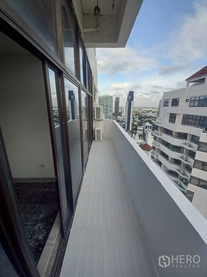 Condominium for rent in Watthana, Bangkok - Long balcony with sliding glass doors and skyline views.