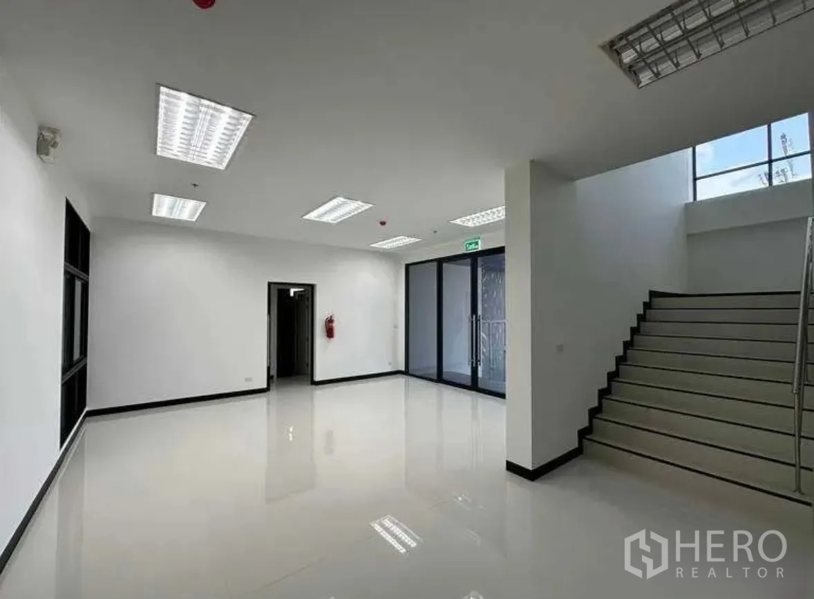 Property Image #11 for property HRE01536