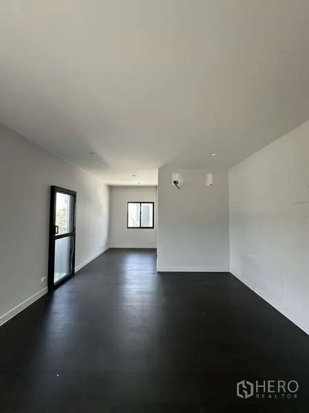 Detached House for sale in Lam Luk Ka, Pathum Thani - Long upstairs family room with access to a balcony.