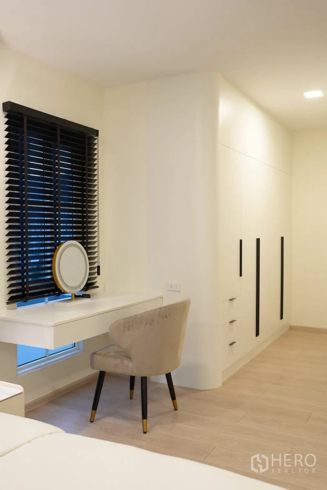 Detached House for rent in Bang Phli, Samut Prakan - Built-in wardrobe and vanity corner with modern chair beside window blinds.