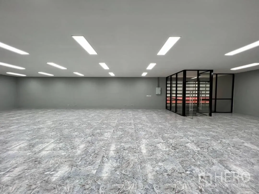 Warehouse for rent in Sai Mai, Bangkok - Large bright office space with LED lighting, marble-look flooring and a glass-walled meeting room.