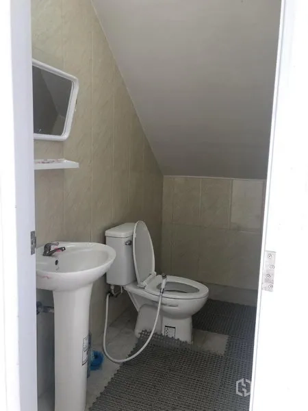 Factory for rent in Sai Noi, Nonthaburi - Clean restroom with toilet, pedestal basin and handheld bidet.