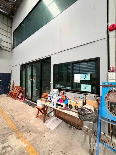 Warehouse for rent in Prawet, Bangkok - Ground-floor office entrance with sliding glass doors inside the warehouse.
