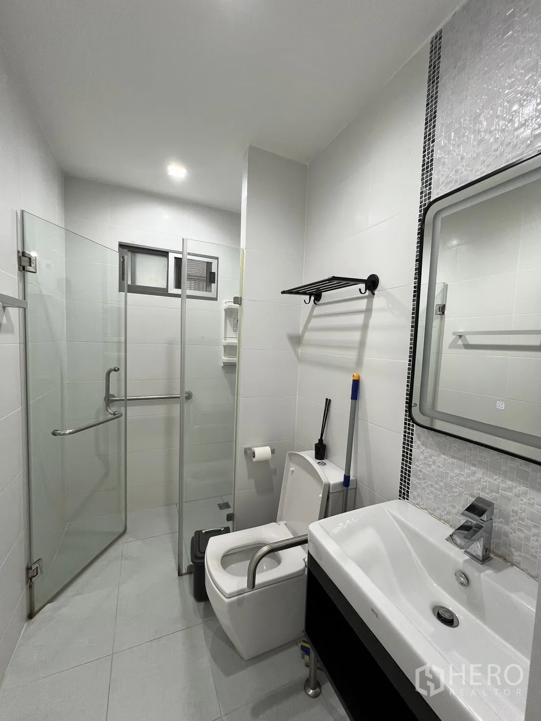Property Image #14 for property HRE00157