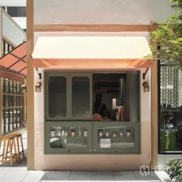 Retail Space for rent in Bang Rak, Bangkok - Compact streetfront retail kiosk with pastel awning, green display windows and a takeaway hatch.