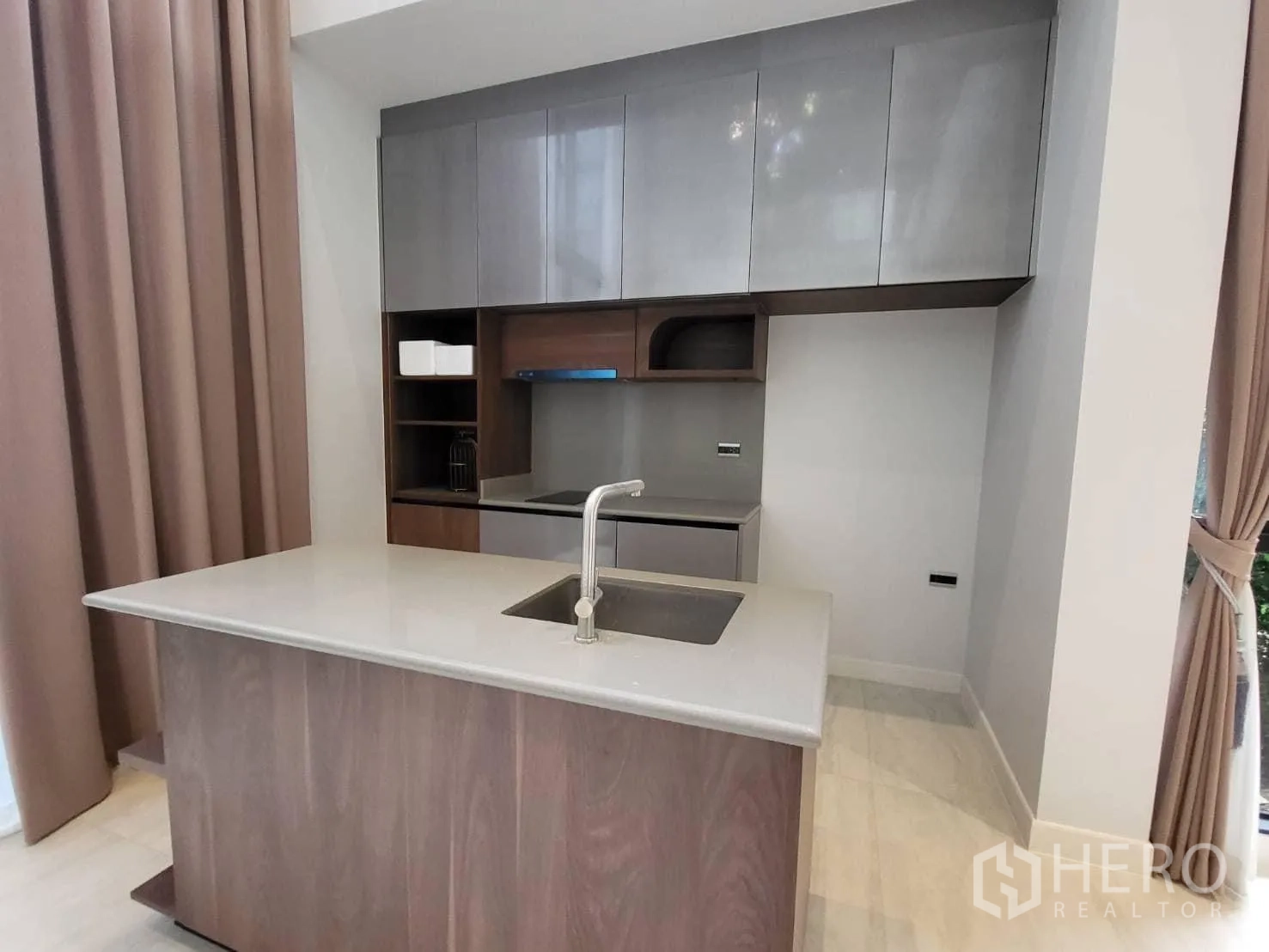 Detached House for rent - Pantry with island sink, built-in cabinets and tall drapes.