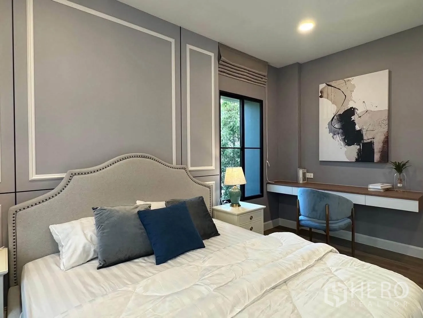 Detached House for rent in Saphan Sung, Bangkok - Bedroom with study desk, wall art, and soft gray paneling.