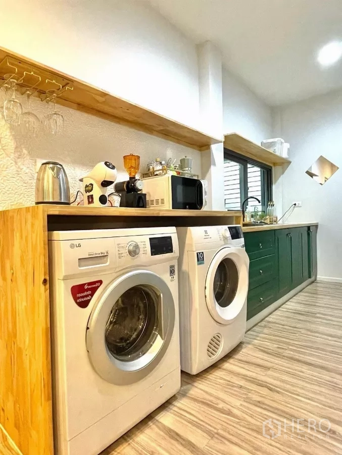 Detached House for rent in Saphan Sung, Bangkok - Utility kitchen with washer, dryer, wooden countertop and green cabinets.