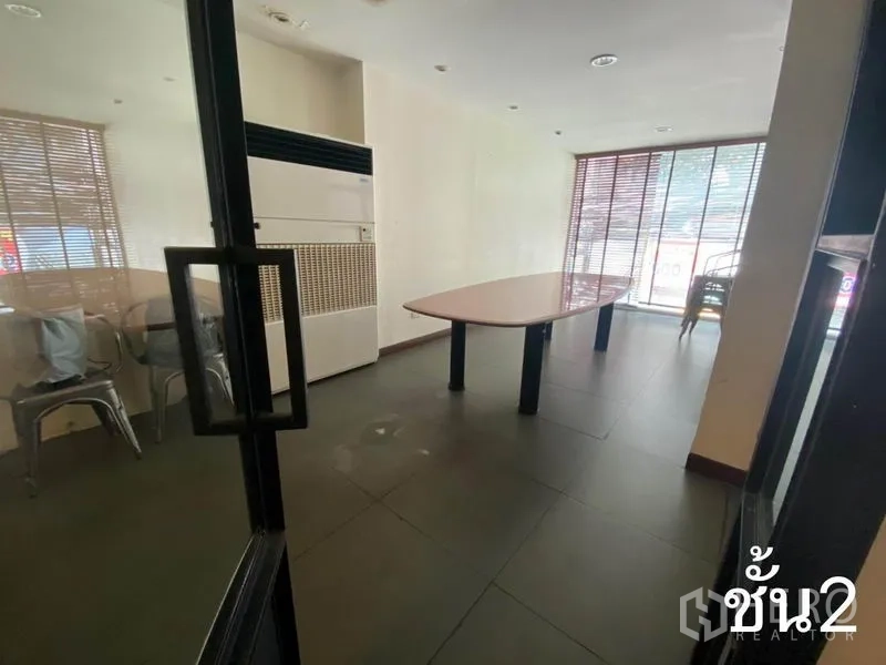 Shophouse for rent in Watthana, Bangkok - Meeting room with long table, glass wall and front-facing windows.