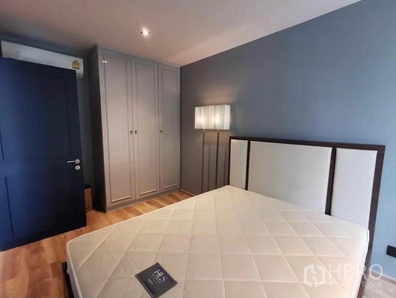 Condominium for rent in Sathon, Bangkok - Bedroom storage with floor-to-ceiling wardrobes and soft lighting.