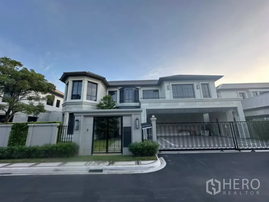 Detached House for rent or sale in Bang Kapi, Bangkok - Grand two-storey detached house with gated driveway and landscaped frontage in a luxury estate.