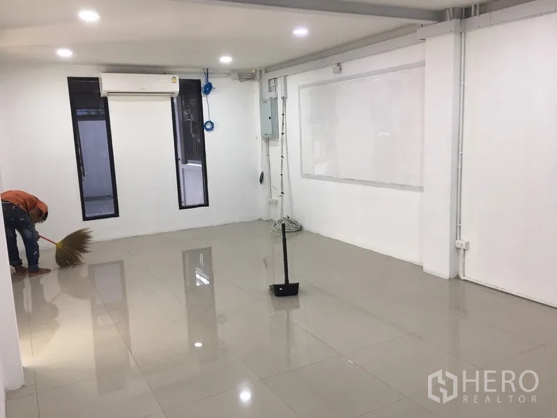 Home Office for rent or sale in Khlong Toei, Bangkok - Tiled office room with air conditioning, narrow windows, and wall cabling ready for use.