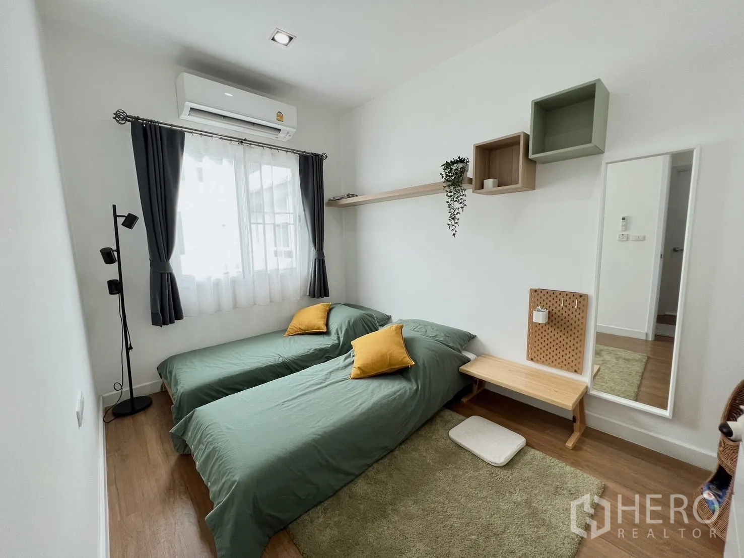 Detached House for rent or sale in Khlong Luang, Pathum Thani - Bright twin bedroom with two single beds and curtained window.