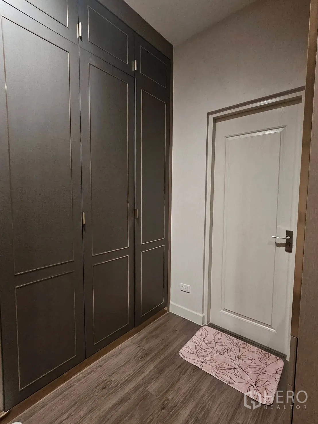 Detached House for rent in Saphan Sung, Bangkok - Built-in wardrobe wall with paneled doors along hallway.