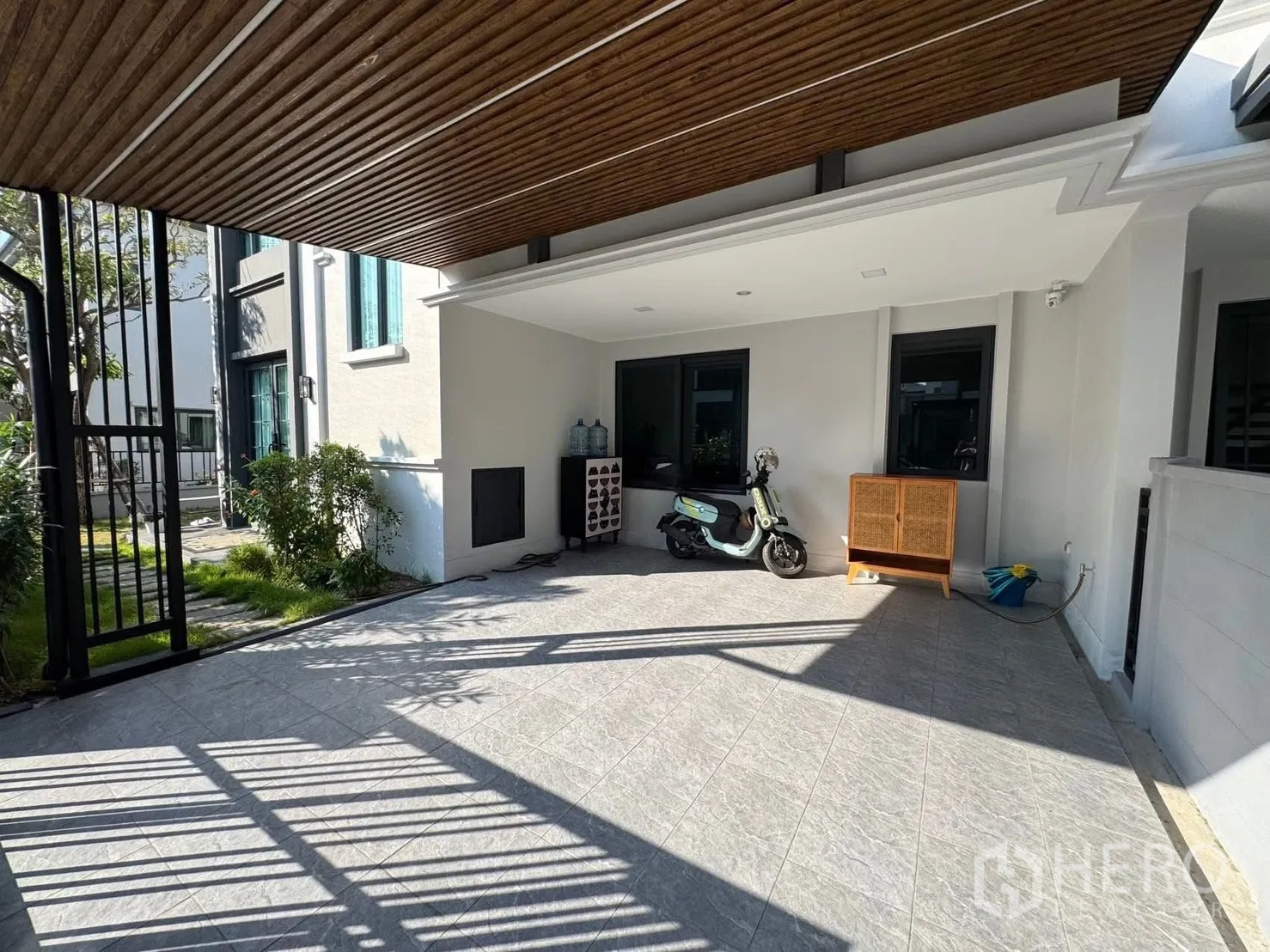 Property Image #16 for property HRE00403