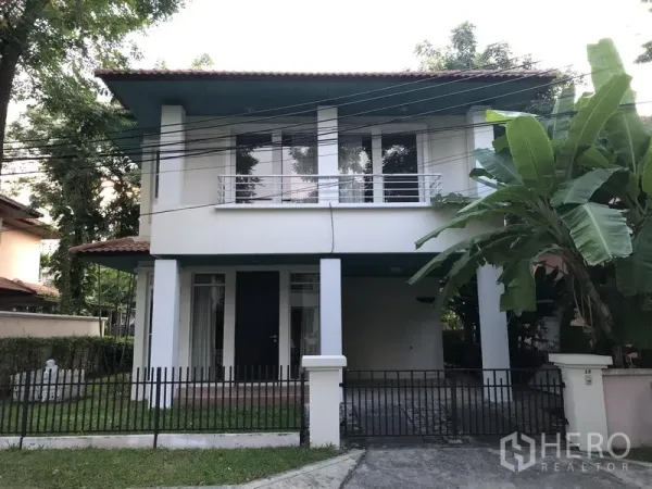 Detached House for rent in Wang Thonglang, Bangkok - Two-storey detached house with balcony, gated carport, and small tropical garden in Wang Thonglang.