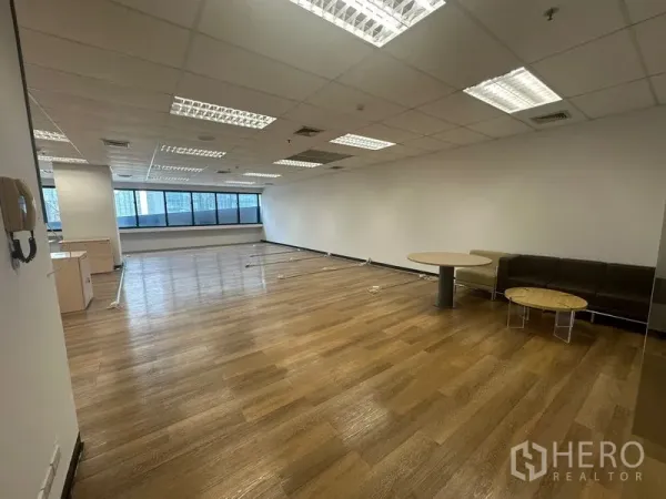 Office Space for rent in Bang Rak, Bangkok - Open-plan office with wood flooring, grid ceiling lights and wide city-view windows in Bang Rak, Bangkok.