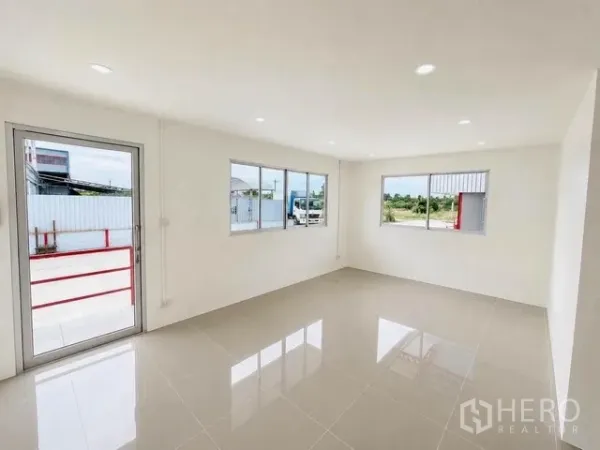 Warehouse for rent in Bang Bo, Samut Prakan - Bright office room with tiled floor, multiple windows, and ceiling lights.