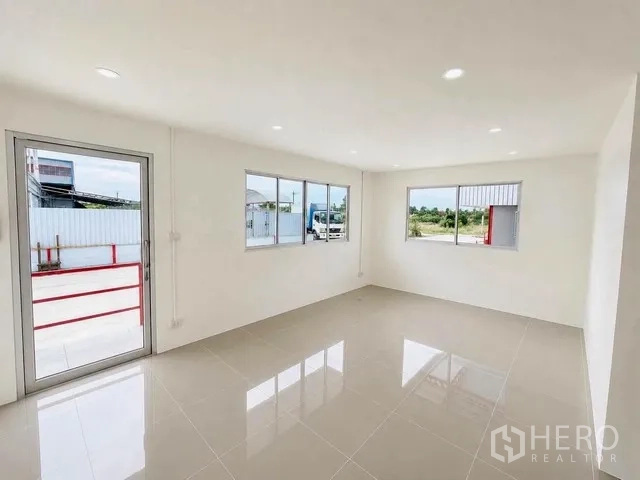 Warehouse for rent in Bang Bo, Samut Prakan - Bright office room with tiled floor, multiple windows, and ceiling lights.