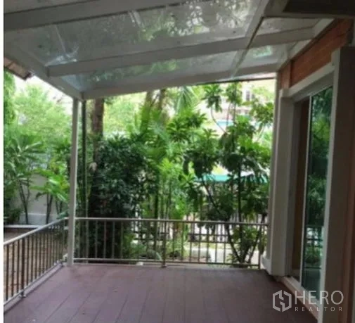 Detached House for rent in Suan Luang, Bangkok - Covered terrace with railing overlooking a leafy private garden.