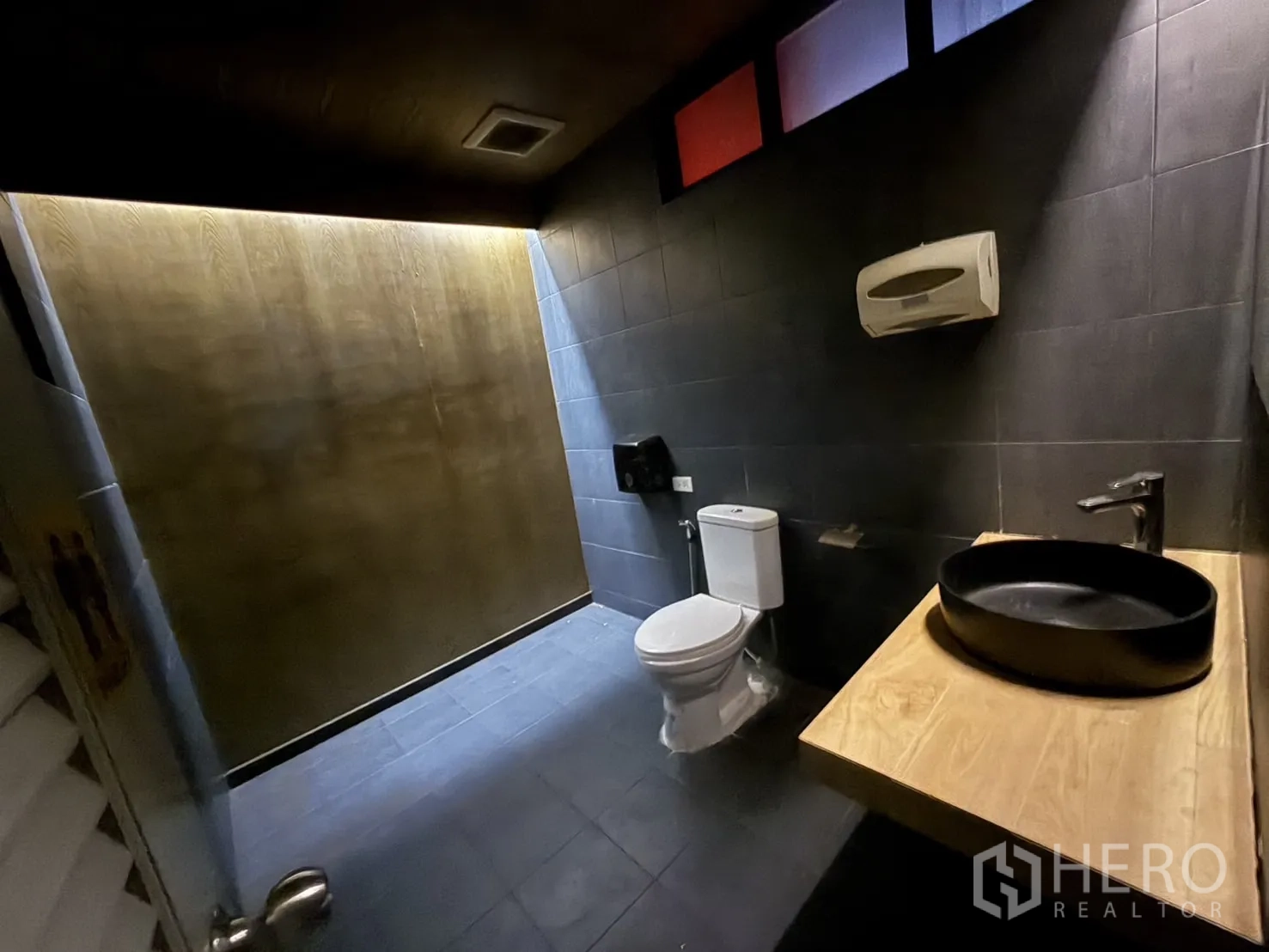 Detached House for rent in Watthana, Bangkok - Modern restroom with black vessel sink, tiled walls and toilet.