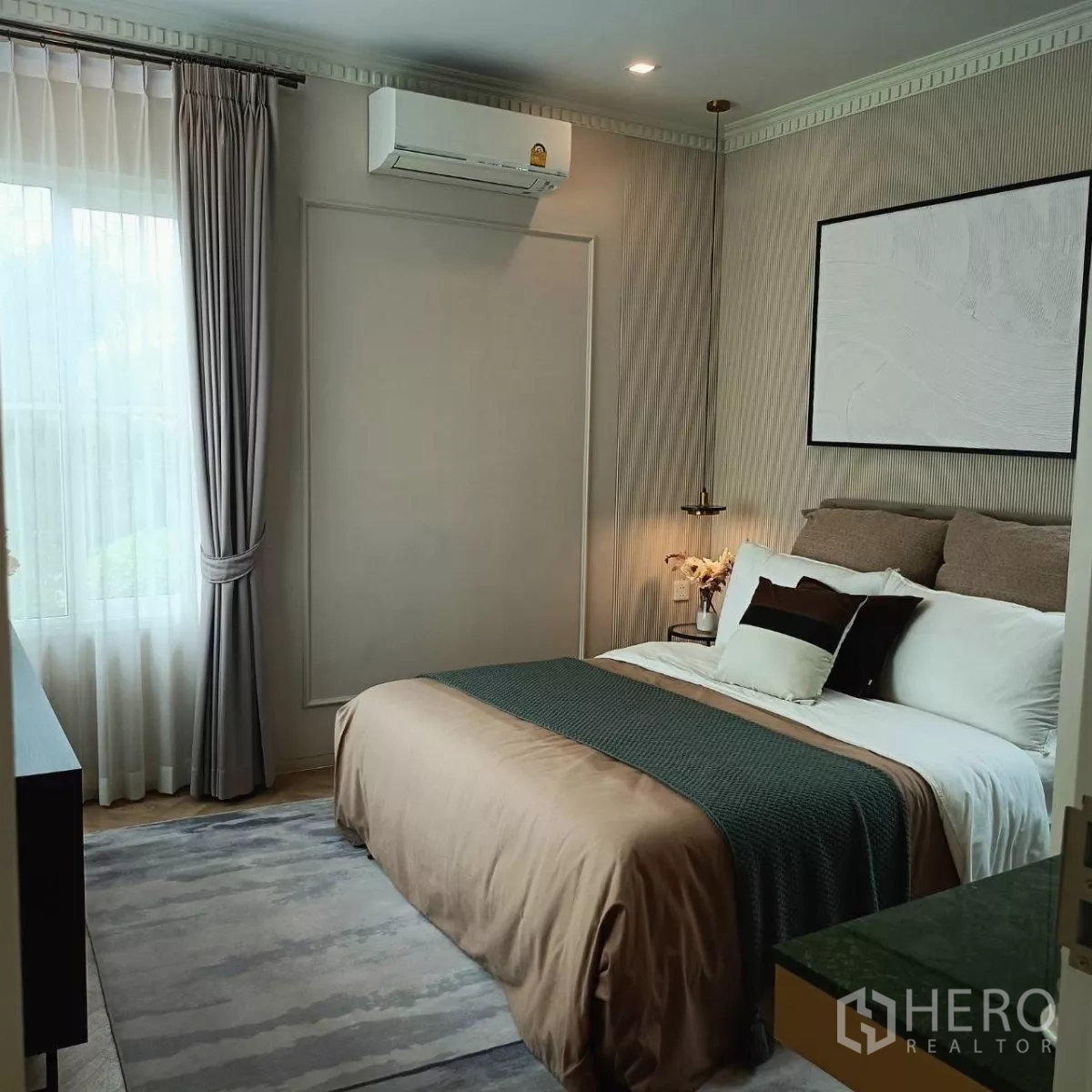 Detached House for rent in Bang Phli, Samut Prakan - Guest bedroom with double bed, warm lighting and air conditioning.
