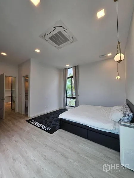 Detached House for rent - Cozy bedroom with recessed lighting, bedside pendant and doorway to ensuite.